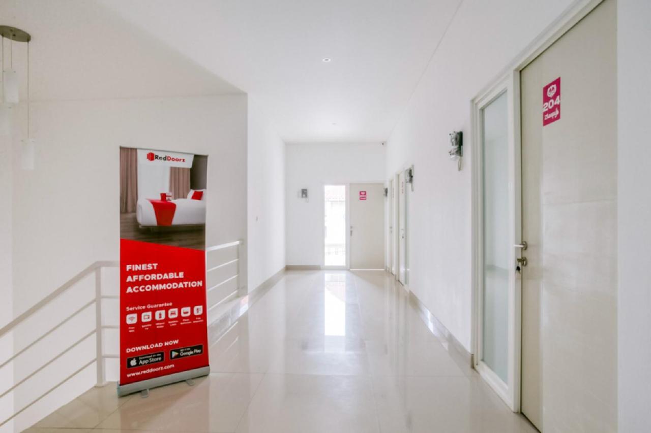A Pousada Reddoorz Syariah Near Lapangan Pancasila Simpang Lima Semarang Exterior foto